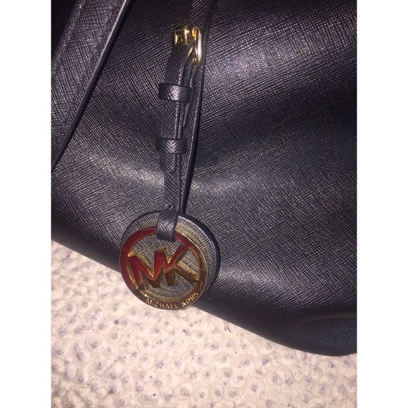 💕❤️😍MAKE AN OFFER! MICHAEL KORS BLACK TOTE😍❤️💕 - Picture 4 of 6